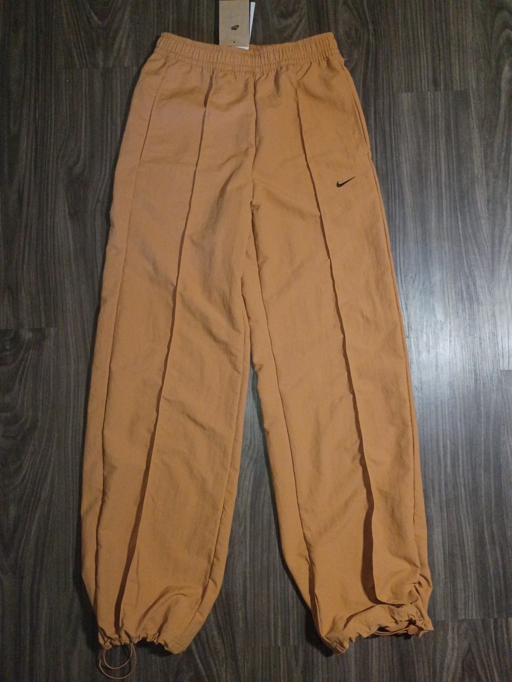 Nike Women's Peach Cargo Jogger Pants - Picture 2 of 5